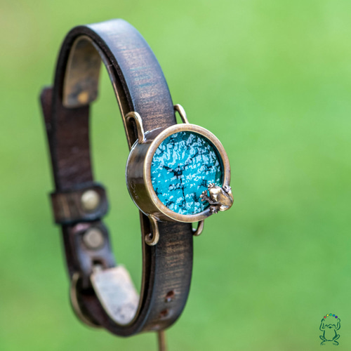 池をのぞく蛙腕時計S渋青緑 江戸文字 腕時計 カエルの時計屋さん（OLIE