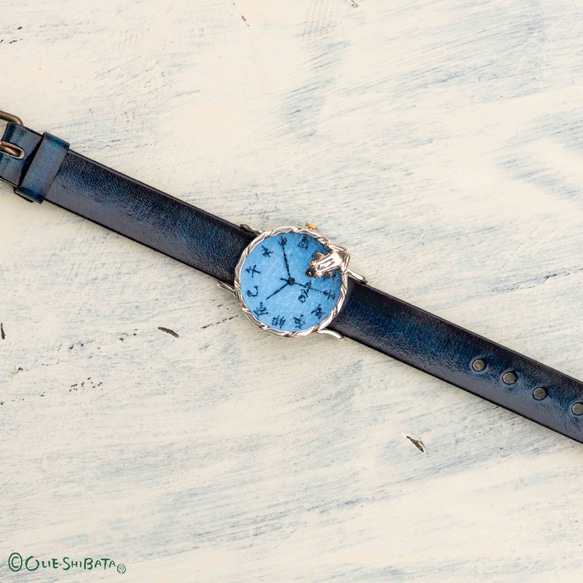 池をのぞく蛙腕時計MパステルブルーSiver 7枚目の画像