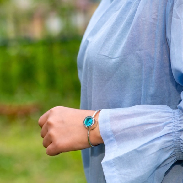 光芒四射的藍色手鐲型手錶S藍色 第3張的照片
