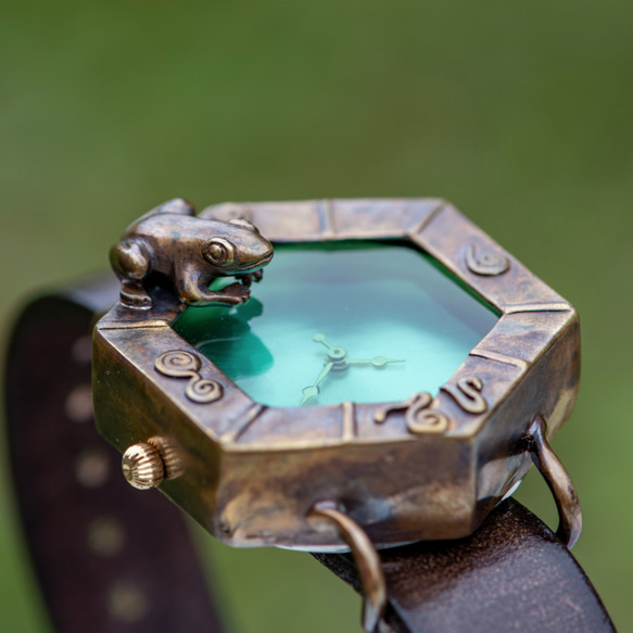 調和を願う蛙六角形腕時計M若草 7枚目の画像