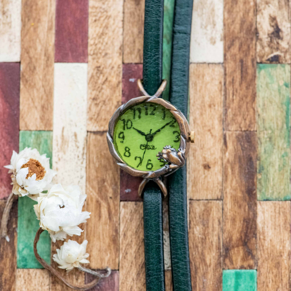 【クリーマ限定】池をのぞく蛙腕時計ライムSS