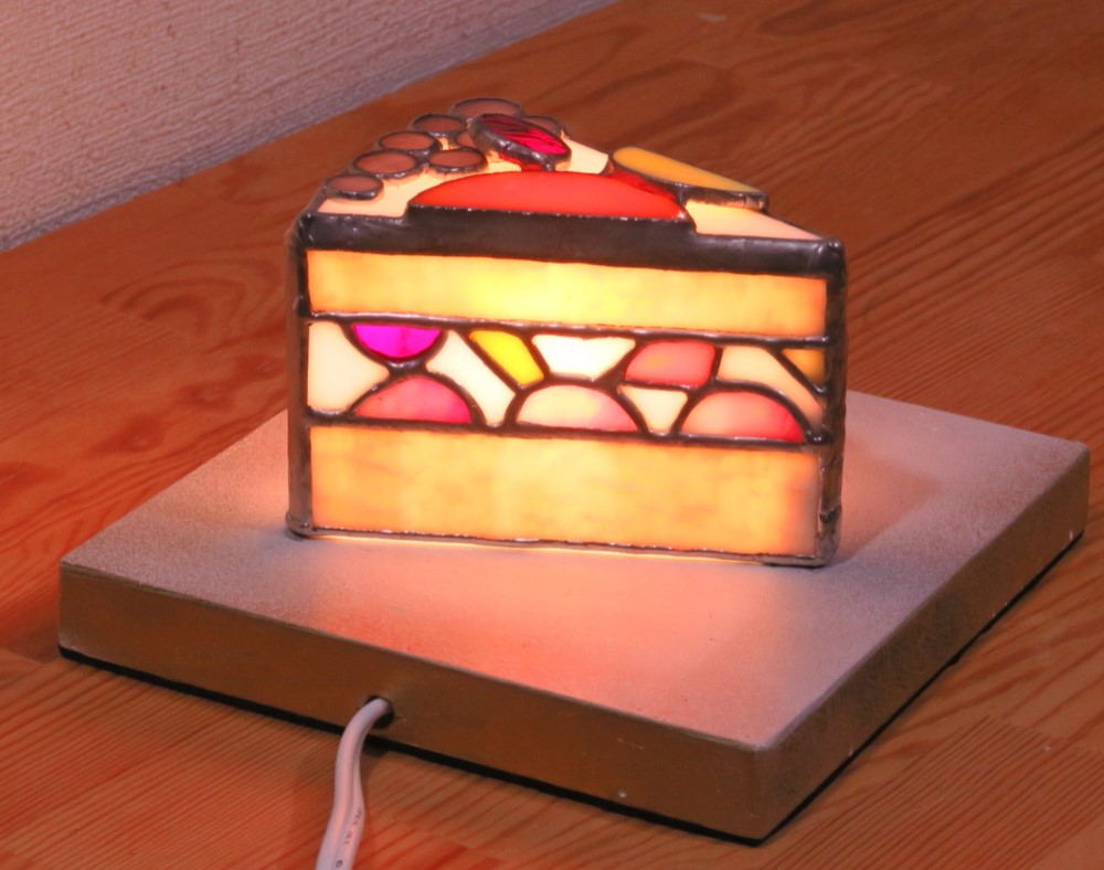 ケーキケース　ステンドグラスオブジェ 524ecbcf3d2f3136563a463f66d654
