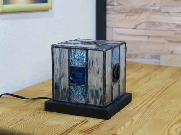 ステンドグラスのBOX型ランプ 5枚目の画像