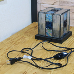 ステンドグラスのBOX型ランプ 6枚目の画像