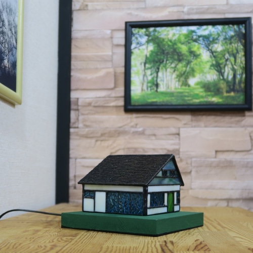 ステンドグラスのホームハウスの可愛いランプ スタンドライト