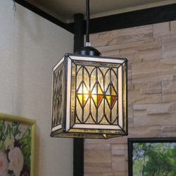 教会の窓をモチーフのステンドグラスのシーリングランプ シーリング