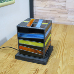 ステンドグラスのBOX型テーブルランプ 6枚目の画像