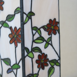ステンドグラスの花模様の四角柱のランプスタンド 9枚目の画像