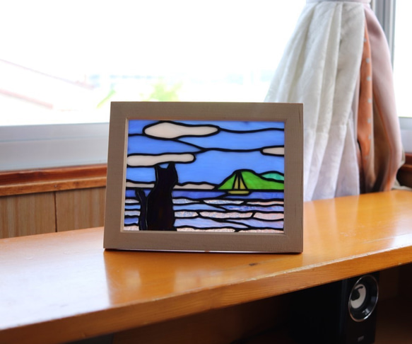 「窓辺の猫」ステンドグラスで作った可愛いミニパネルです。 4枚目の画像