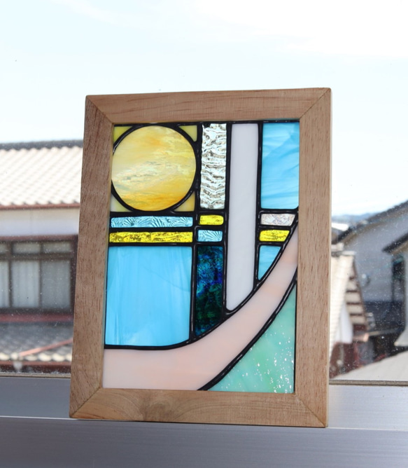 「窓辺の月？太陽？」ステンドグラスで作った可愛いミニパネルです 2枚目の画像