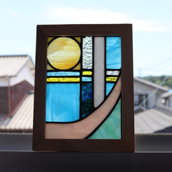 「窓辺の月？太陽？」ステンドグラスで作った可愛いミニパネルです 3枚目の画像