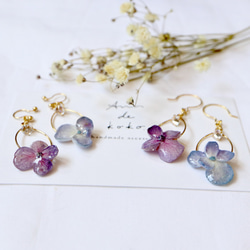 ❁﻿小さな雨色紫陽花❁﻿ニッケルフリーノンホールピアス 4枚目の画像
