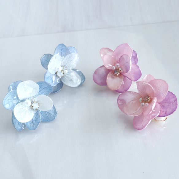 NEW♡２色使い紫陽花の重ねイヤリング 1枚目の画像