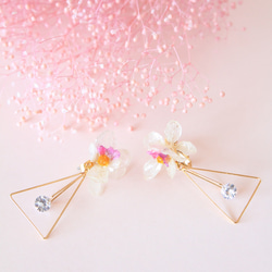 cristal triangle flower ピアス 3枚目の画像