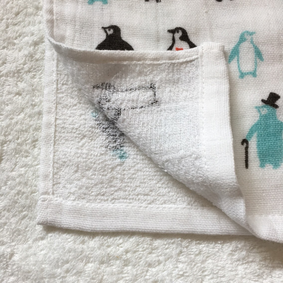 二つ折タオルエプロン 白地にペンギン柄 2枚目の画像