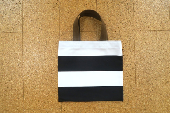 黒ボーダーのミニトート(Black border mini tote bag) 1枚目の画像