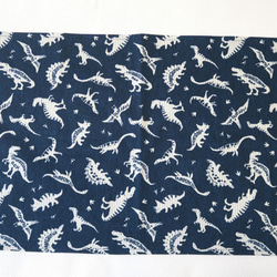 大きめランチマット（６０×４０ｃｍ）恐竜柄紺色/ Large Lunch mat (Dino) 2枚目の画像