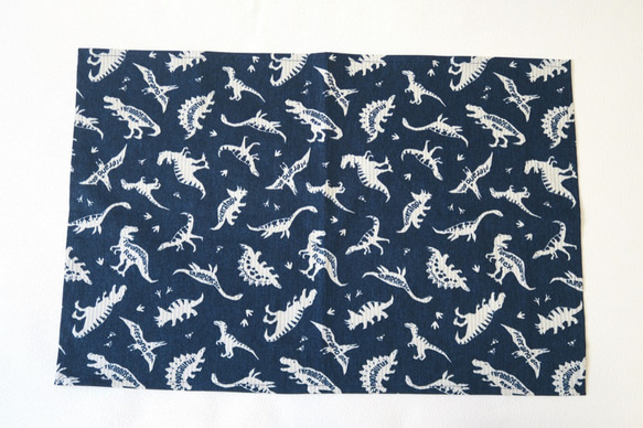大きめランチマット（６０×４０ｃｍ）恐竜柄紺色/ Large Lunch mat (Dino) 2枚目の画像