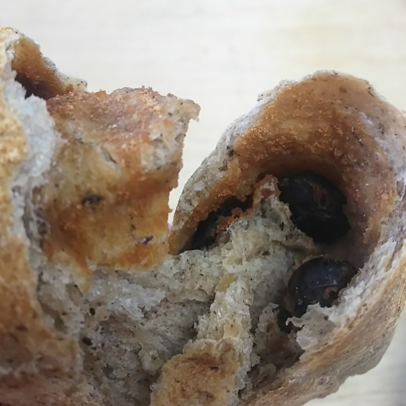 【豆乳ミニ食パン】三年番茶ときな粉としぼり黒豆 1枚目の画像