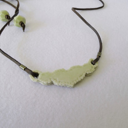 reversible　necklace　リバーシブルネックレス　きみどりいろときんいろ 2枚目の画像