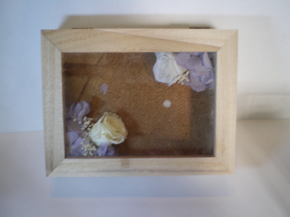 プリザーブド   箱の中の花 2枚目の画像