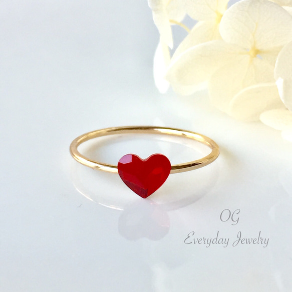 送料無料 ルビーレッドのスワロフスキー 赤いハートのリング 指輪