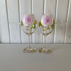 【母親節禮物】1個手繪淡白色粉色玫瑰酒杯*圖片右側玻璃|60歲生日慶典/退休慶典 第4張的照片