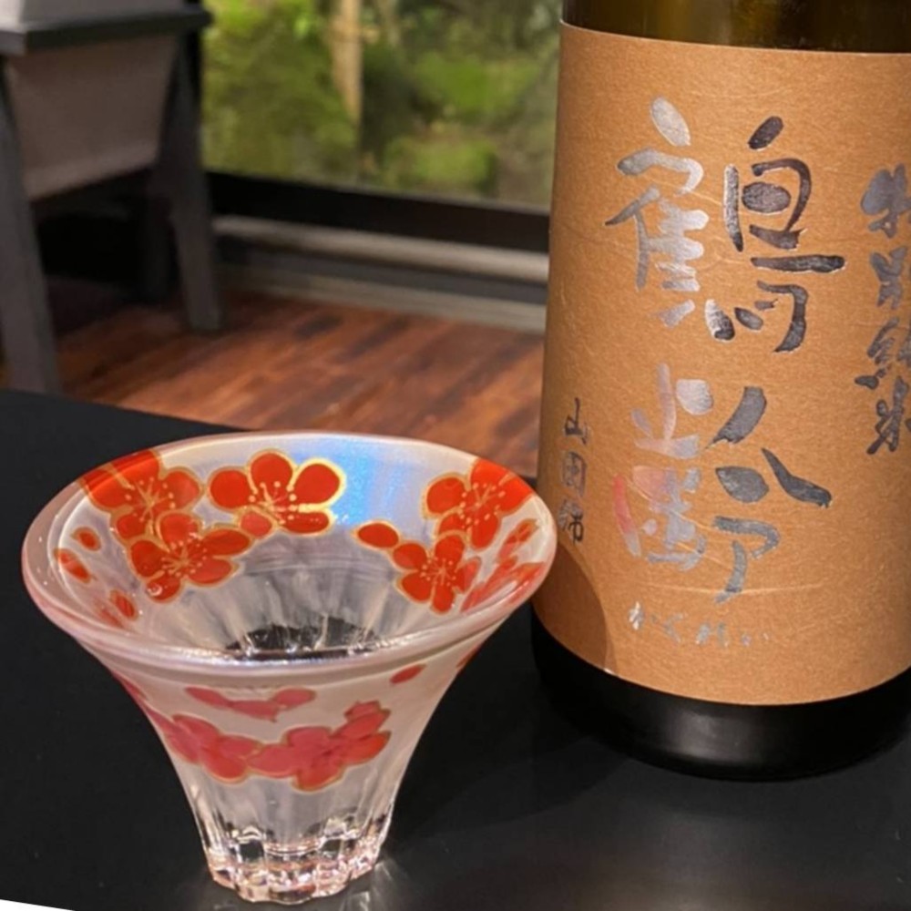 縁起物【紅梅白梅　白梅×富士山】おちょこ・日本酒グラス｜両親贈呈品・還暦祝い・退職祝い・米寿・傘祝・誕生日プレゼント