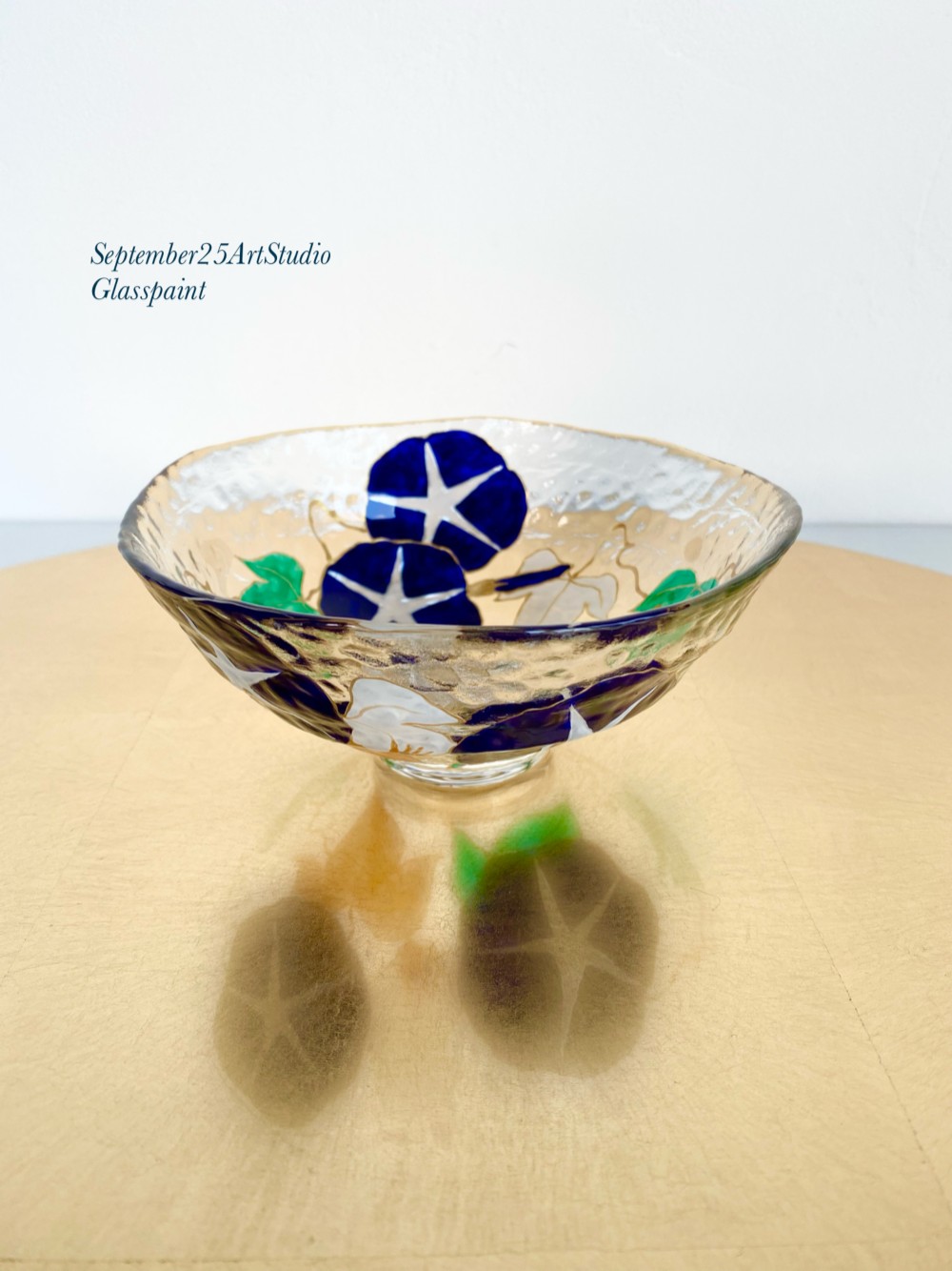 e2986 ガラス 平茶碗 在銘 朝顔図 アサガオ 抹茶碗 硝子 茶碗 茶道具