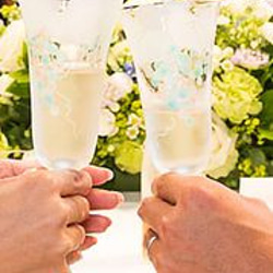 【夏婚乾杯グラス・結婚祝い・グラスドレス】信頼のブドウ　ペアシャンパングラス 2枚目の画像