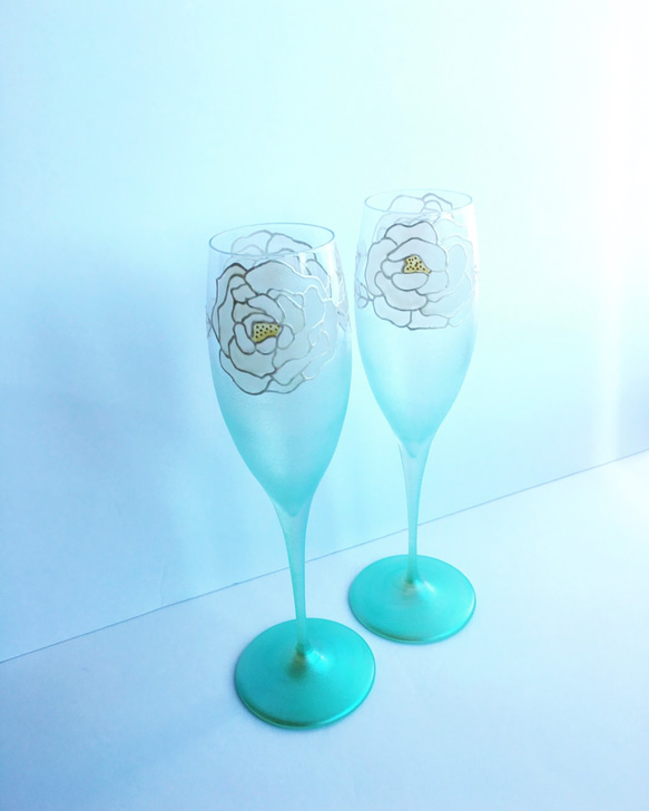 Creema Limited《母親節禮物》【白玫瑰】1個翡翠藍香檳酒杯|結婚禮物/父母禮物 第3張的照片