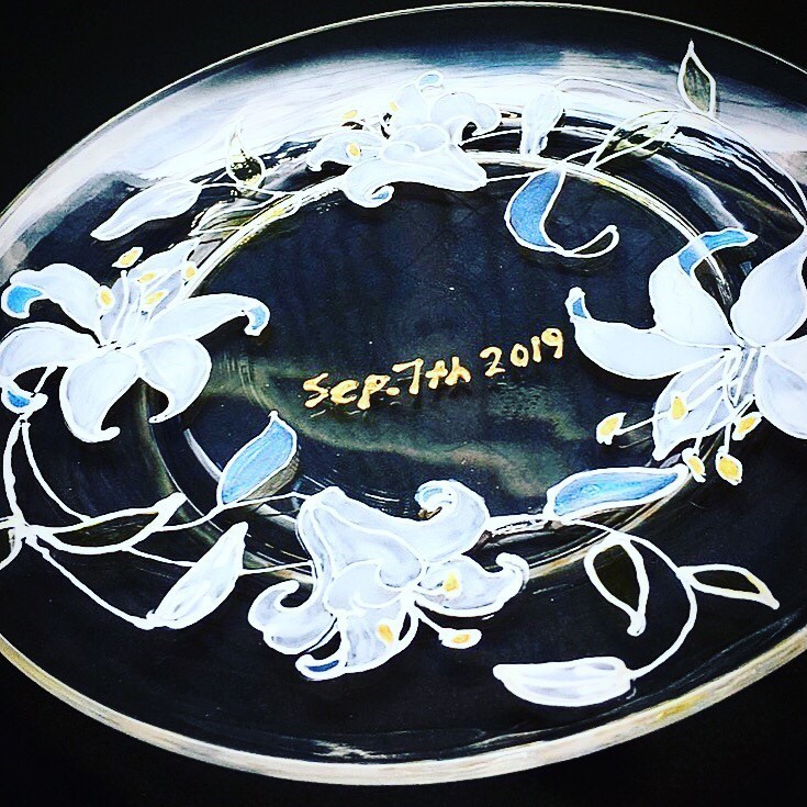 【母の日ギフト】大人可愛いカサブランカ　ガラスのプレート1つ｜結婚祝い・両親プレゼント・両親贈呈品・還暦祝い・退職祝い・