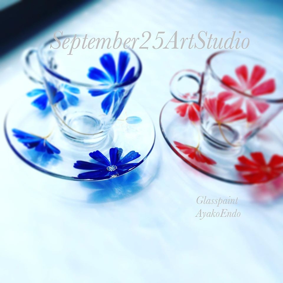 Creema限定《名入れギフト》【赤青コスモス】耐熱ガラスの名入れ珈琲コーヒーカップ＆ソーサー2個｜結婚祝い