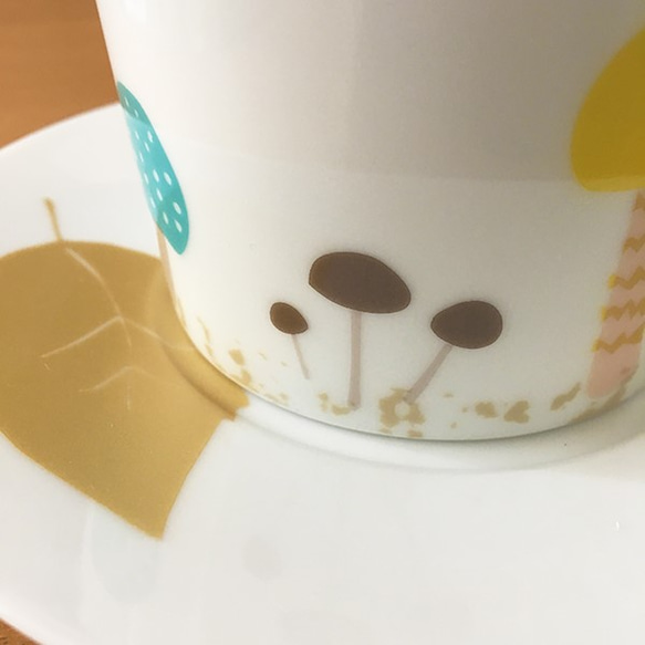 きのこ コーヒー・ティー兼用カップ＆ソーサー  ★ 白磁 レンジ可 昭和レトロ 2枚目の画像
