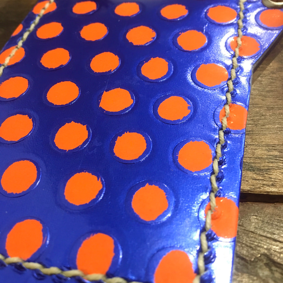 本革 ポルカドット パスケース  ★ メタリックブルー オレンジ 手縫い シンプル 通学 通勤 3枚目の画像
