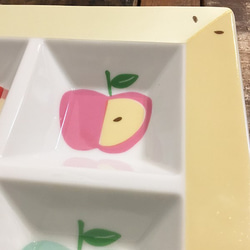 りんご 間仕切り スクエアプレート ★ カップケーキ 前菜皿 18cm 白磁 レンジ対応 3枚目の画像