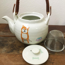 柴犬 粉引き たっぷり急須 磁器 日本茶 ★ 赤柴 黒柴 白柴 和風 茶こし網付き 550ml 母の日 父の日 2枚目の画像