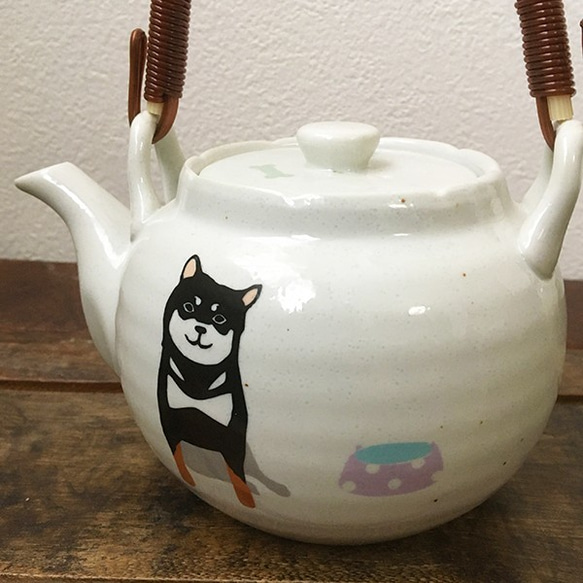 柴犬 粉引き たっぷり急須 磁器 日本茶 ★ 赤柴 黒柴 白柴 和風 茶こし網付き 550ml 母の日 父の日 3枚目の画像