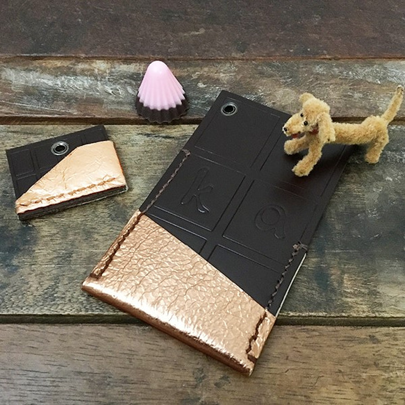 板チョコ 本革 イニシャル パスケース ★ 片面ポケット ＩＣカードケース チョコレート エンボス 手縫い 母の日 5枚目の画像