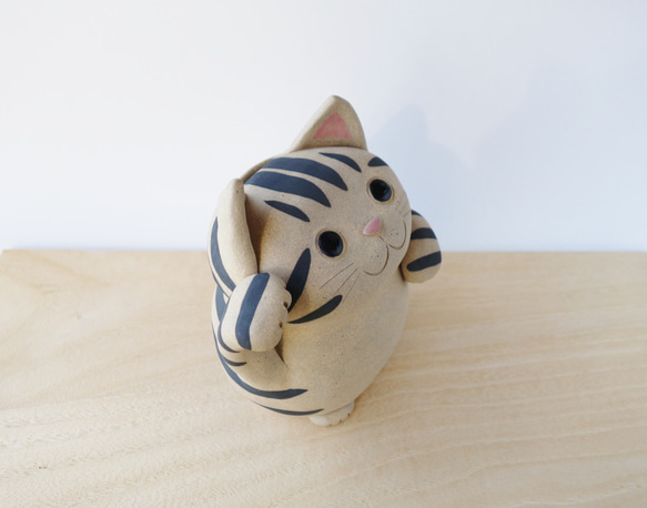 【ラッピング無料】猫に預貯金（招き猫・貯金箱・花器・置物） 3枚目の画像