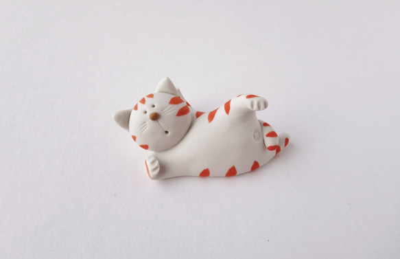 ねそべり猫(彩色焼き〆) 1枚目の画像