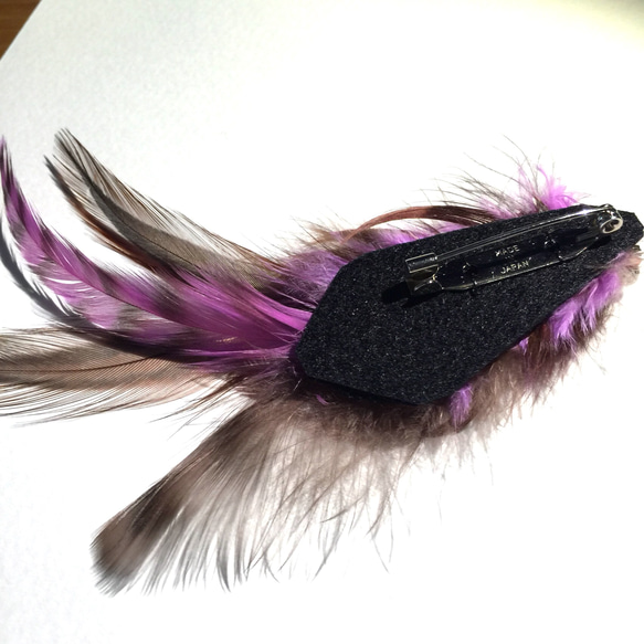 purple羽ブローチ 2枚目の画像