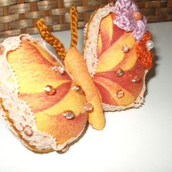 蝶のグリッタちゃんブローチ 3枚目の画像