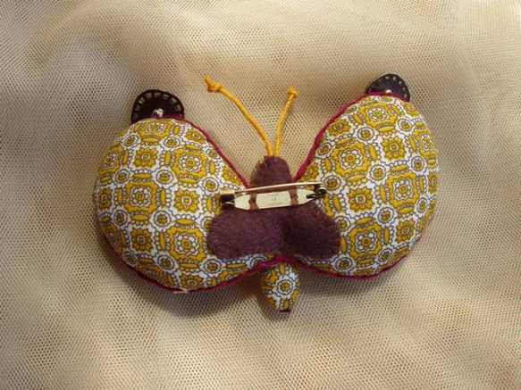 レトロ蝶のブローチ 3枚目の画像