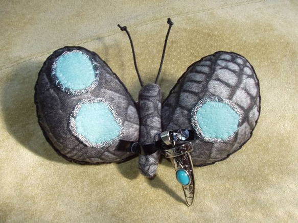 騎士蝶のブローチ 2枚目の画像