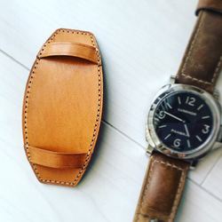 LOLOMA WATCH PAD for PANERAI 【キャメルイエロー／受注製作】 1枚目の画像