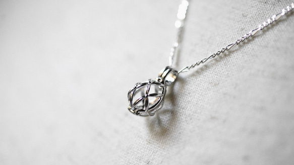 装飾的なエッグ型シルバーペンダントトップ 装飾的なエッグ型シルバーペンダントトップ