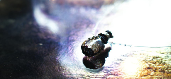 【再販】香水瓶ペンダント / ラウンド・ブラック 4枚目の画像