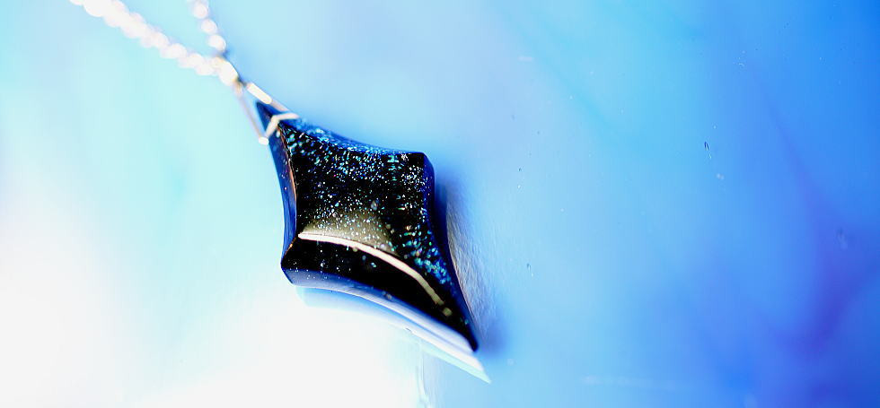 満天に煌く青い星