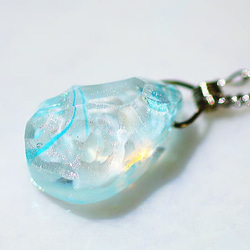 送料無料｜オーロラ水晶ネックレス｜滲んだ空 ネックレス・ペンダント